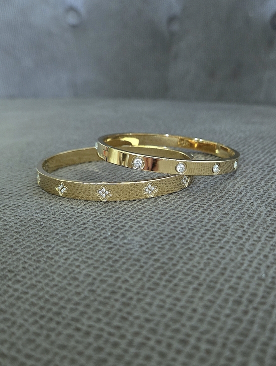 Source Unknown Jewelry - Set of Two✌️ Hinged Bangle Bracelets with Bezel Set Cubic Zirconias - NWOT
